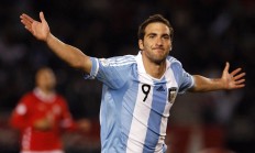 9you娱乐-当足球绝杀遇见赛道狂飙，弗拉霍维奇在F1街道赛的最后时刻接管