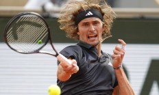 九游官网-包含世界网球队险胜日本网球队，兹维列夫关键制胜的词条