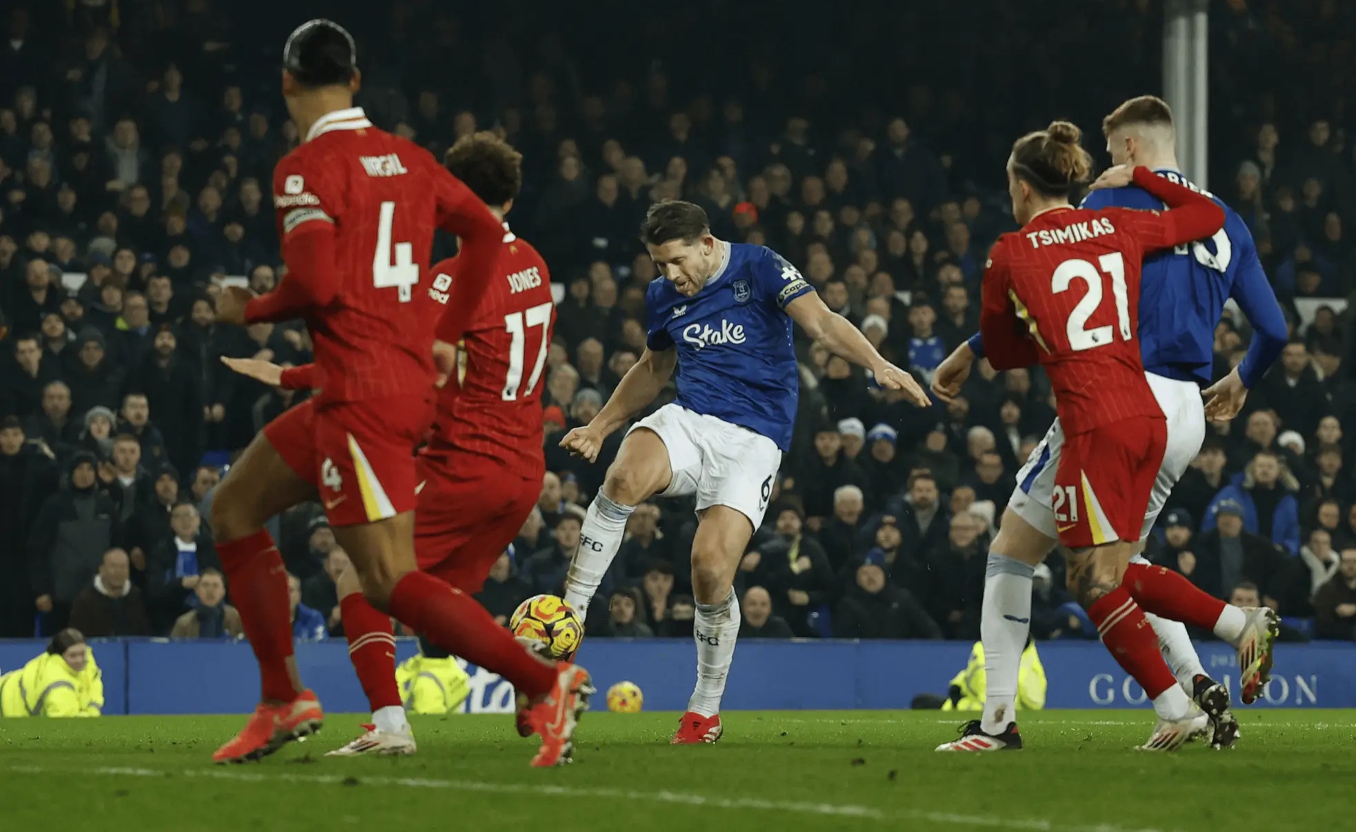 关于利物浦后防线失误频发,联赛前景不容乐观的信息 关于利物浦后防线失误频发,联赛前景不容乐观的信息