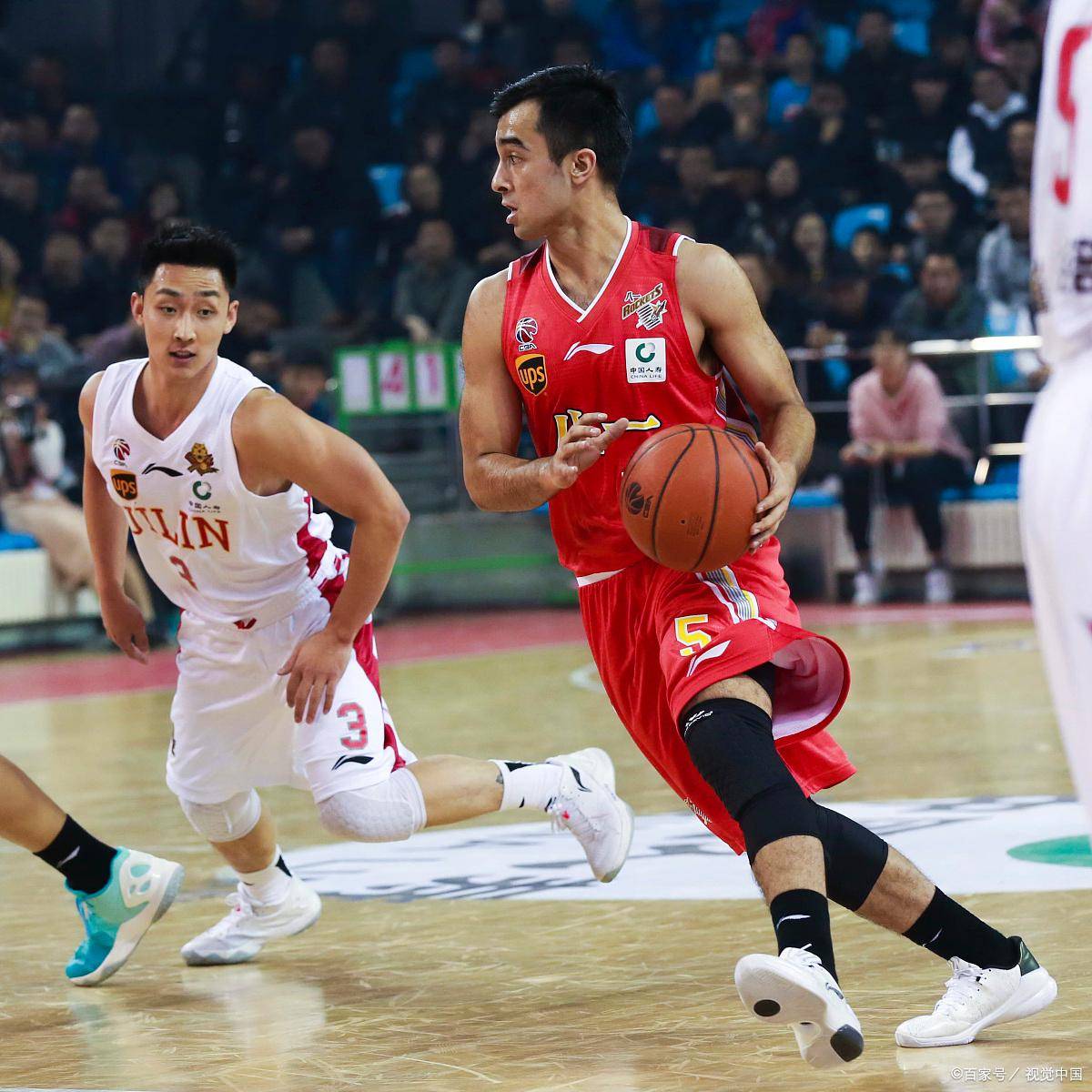 包含辽宁男篮球员斗志昂扬，拿下关键胜利的词条