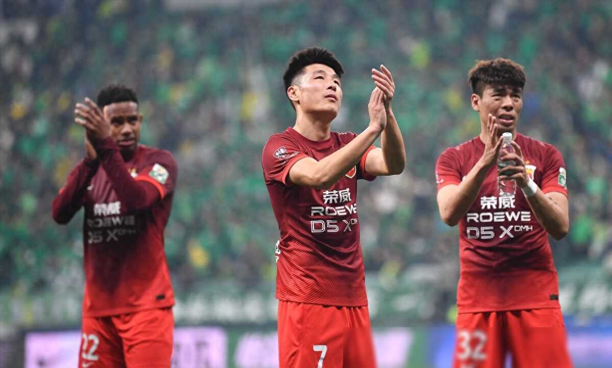 上港球员集训备战，为即将到来的比赛做最好的准备！的简单介绍