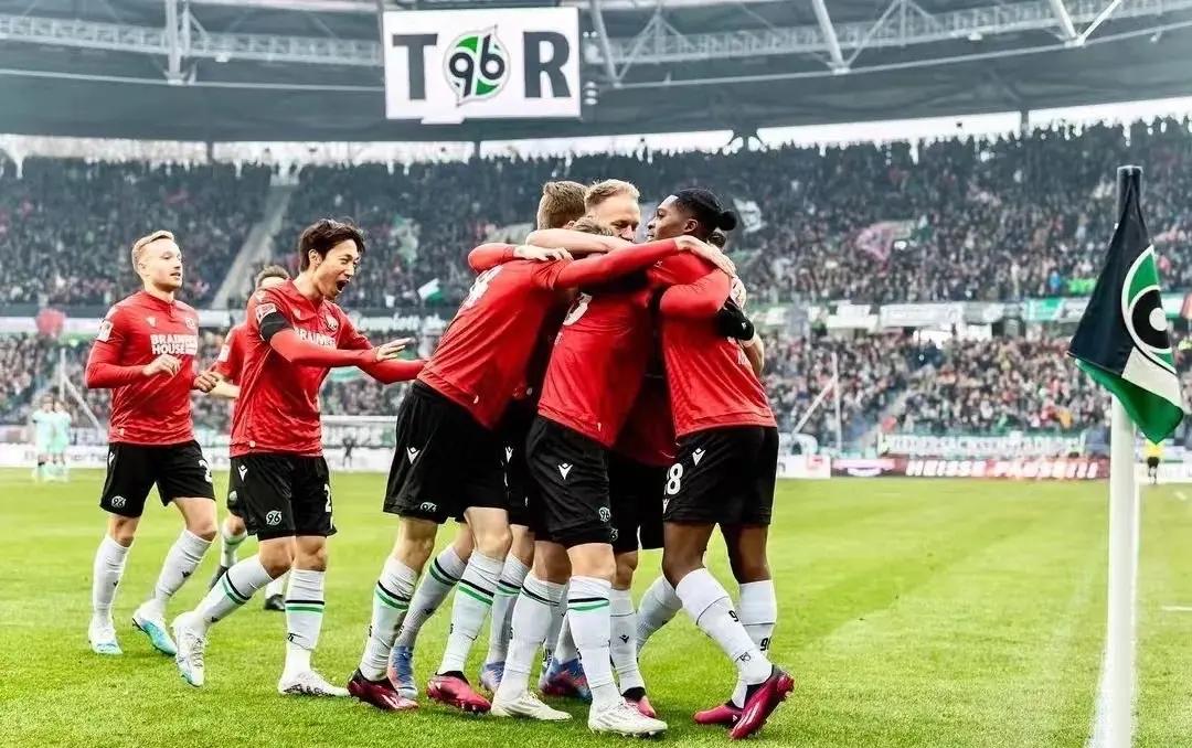 汉诺威队在比赛中踢得十分出色