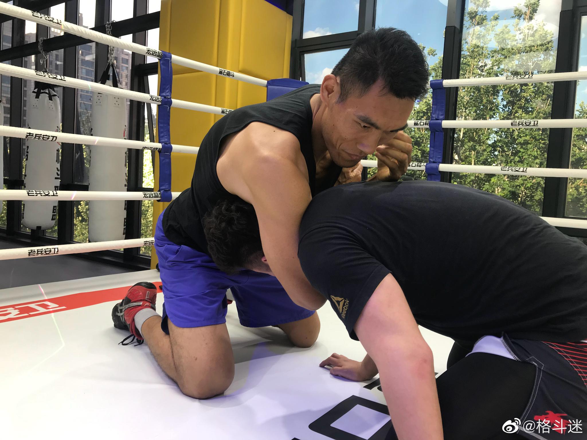 轻重量级竞技火爆，中国选手紧咬金银牌的简单介绍