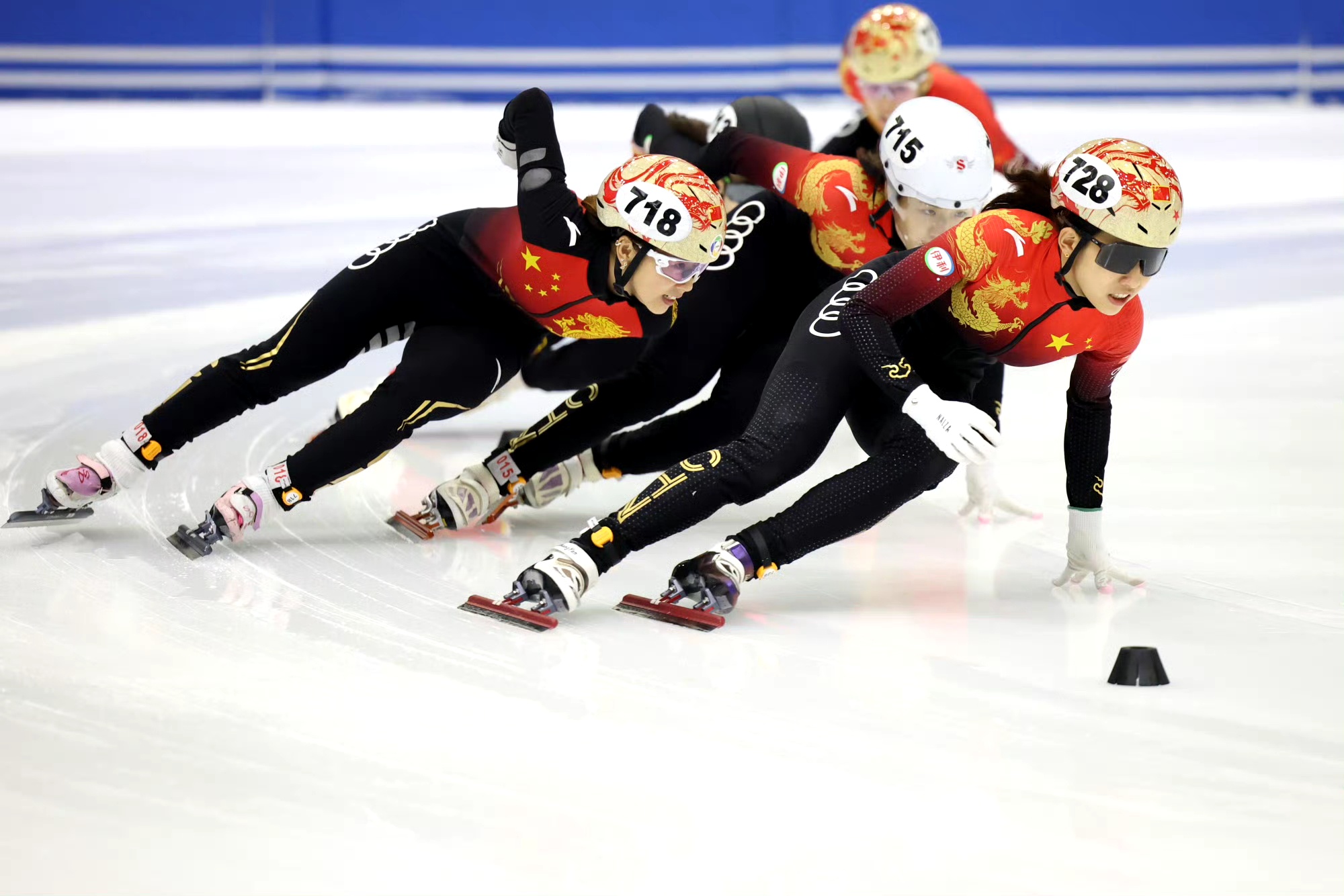 比赛热情高涨！球员们全力以赴拼搏