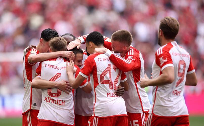 拜仁慕尼黑队展现强劲实力，横扫对手