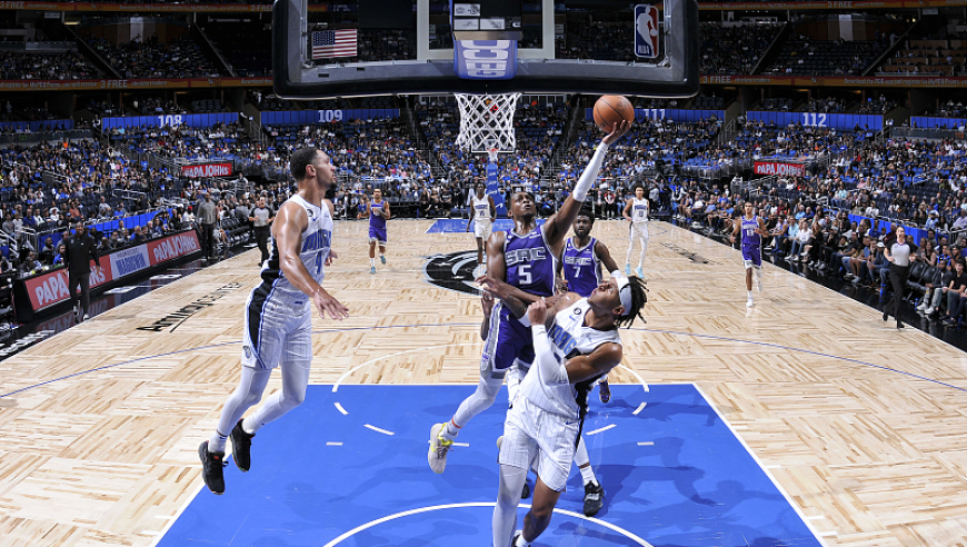 新疆队完胜深圳队，福克斯高光表现的简单介绍